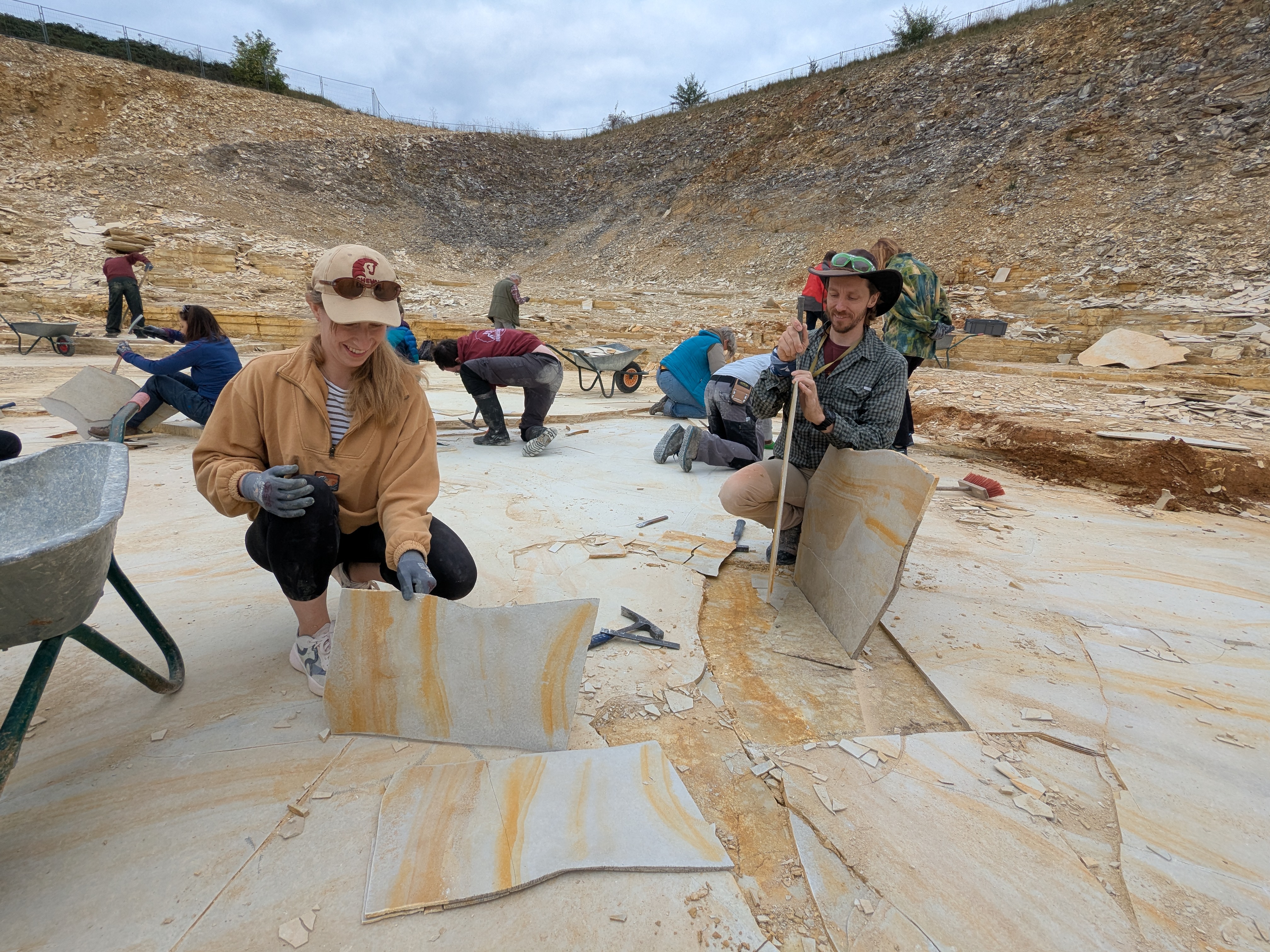 Beim spalten der Platten am Blumenberg in Solnhofen (Foto: I. Feichtinger)